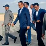 Warqadaha Diiwaangalinta oo laga sawirtay.