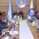 Wasiirka Gaashaandhigga Soomaaliya oo UN iyo UNICEF kala hadlay ilaalinta carruurta.